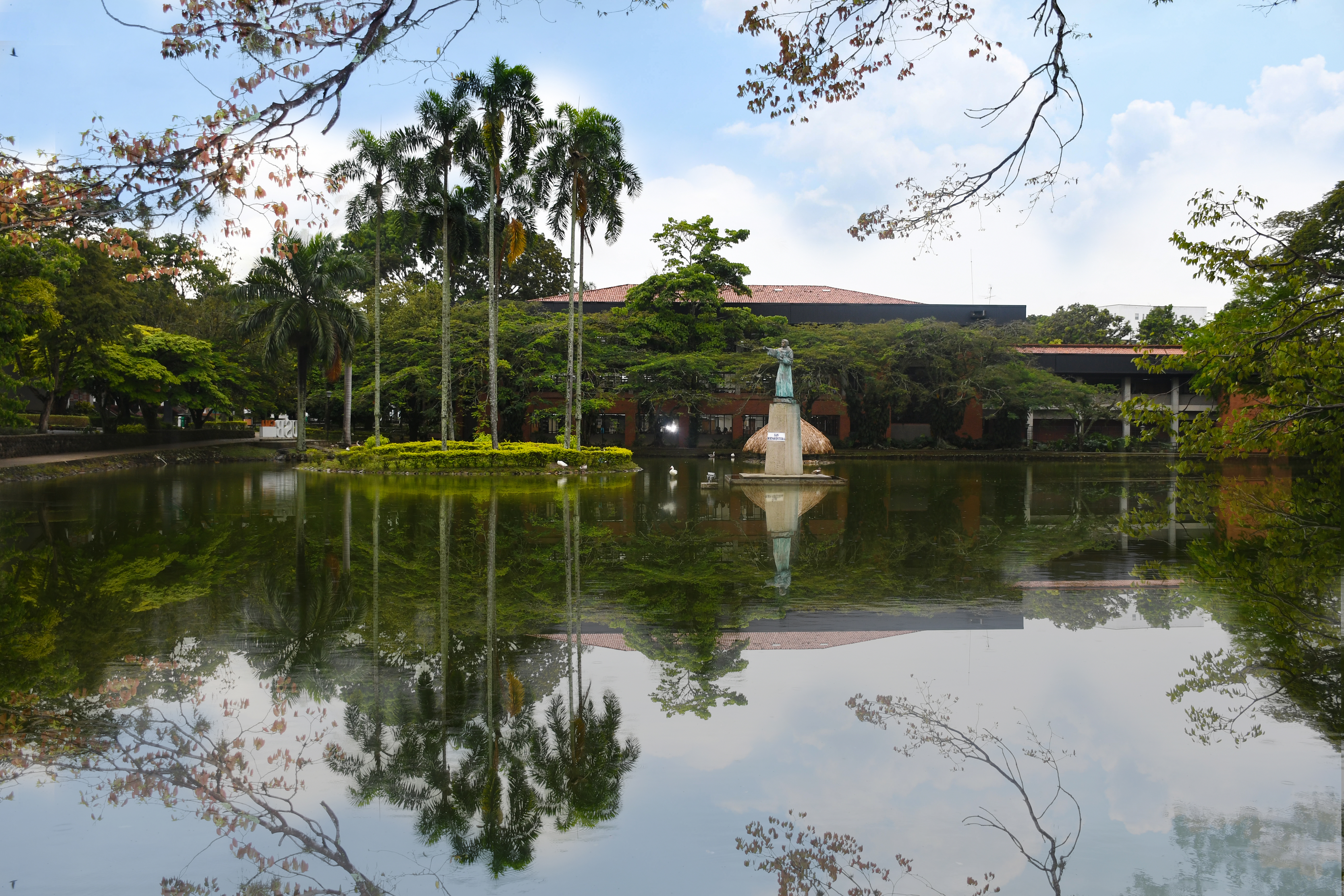 Universidad de San Buenaventura Cali obtiene triple certificación internacional