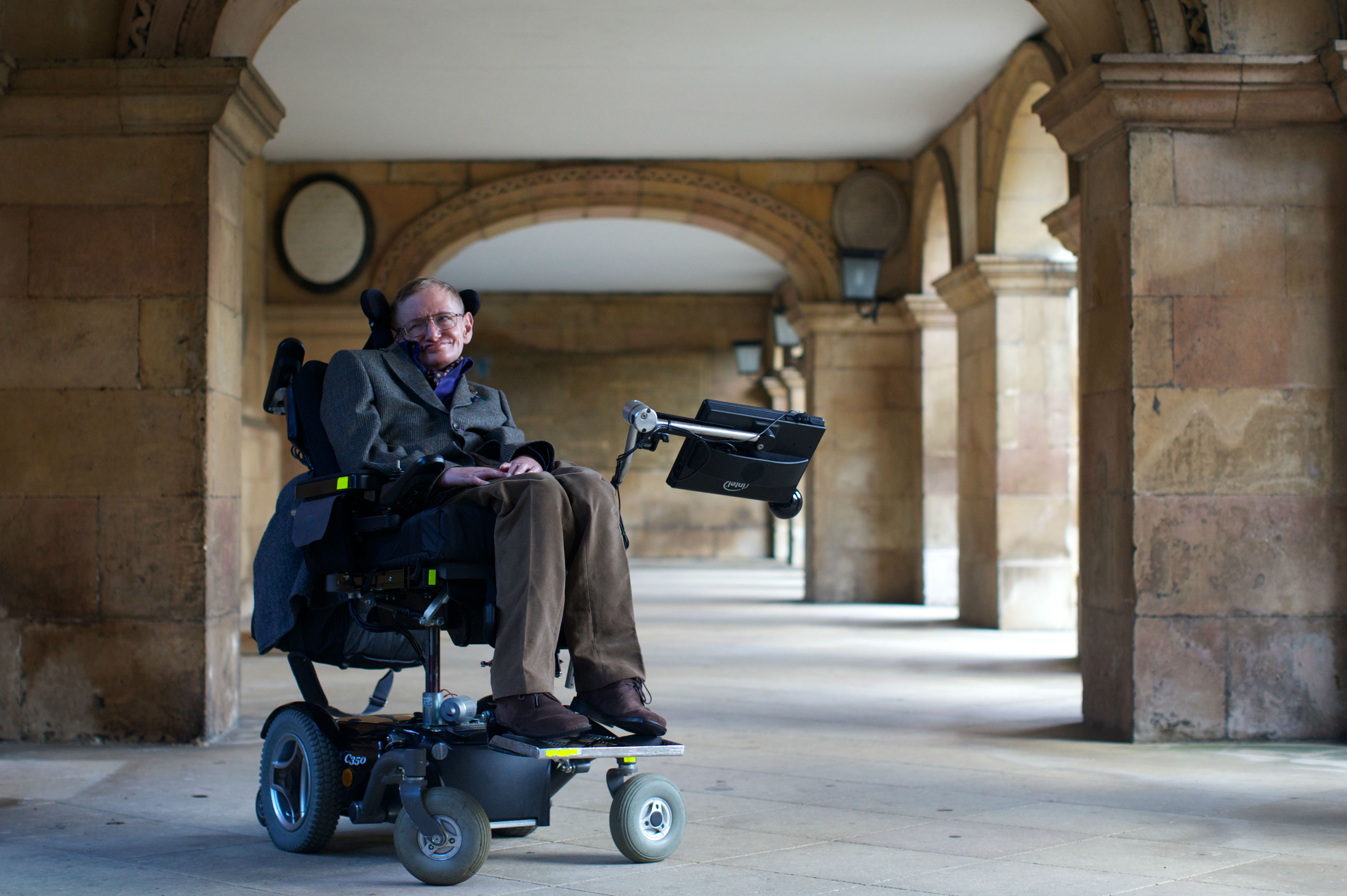 El archivo y los objetos de la oficina de Stephen Hawking serán preservados en museos ingleses