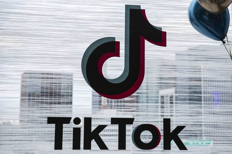 El CEO de TikTok renuncia meses después de la prohibición de Trump
