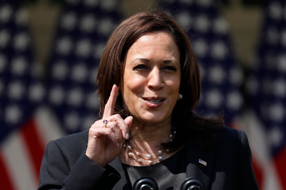 Kamala Harris promete al presidente de Guatemala más ayuda a Centroamérica
