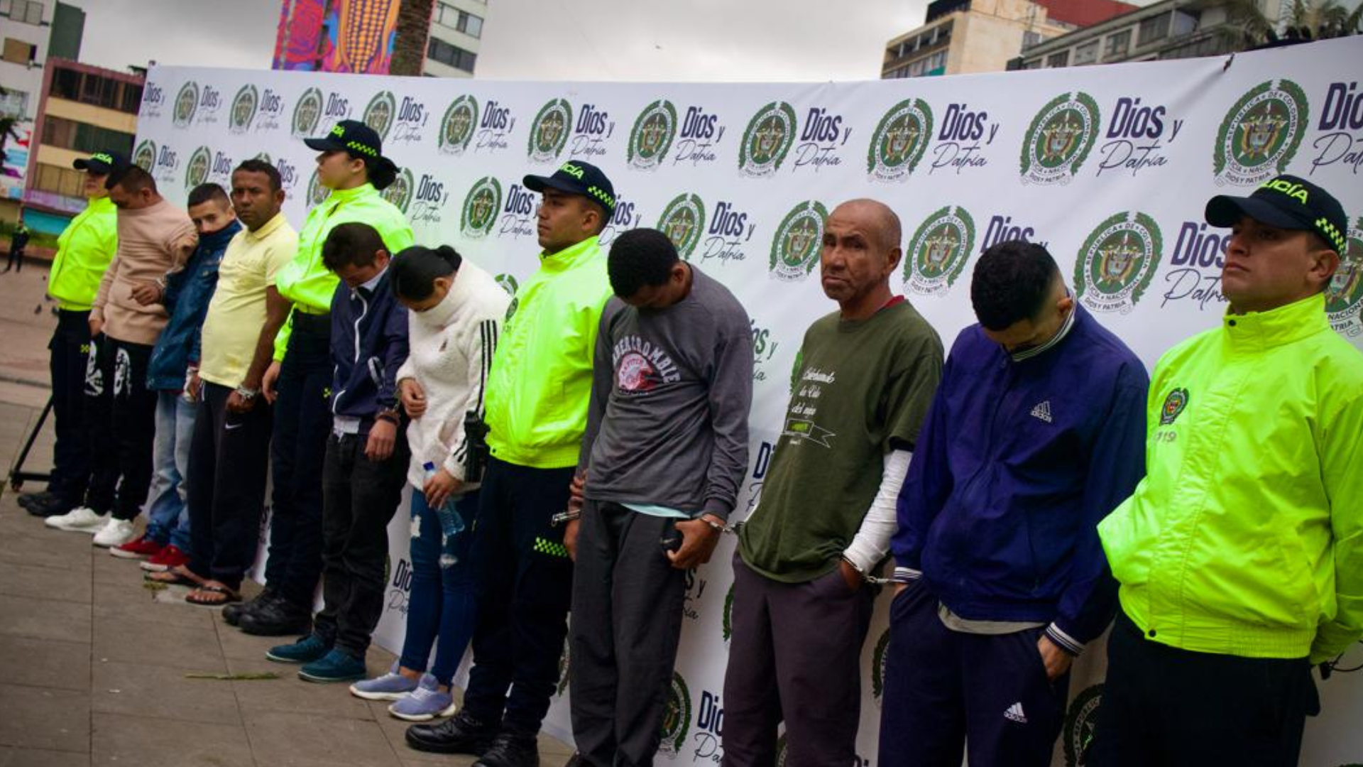 Capturan a 8 delincuentes que robaban en San Victorino: uno trabajaba como obrero