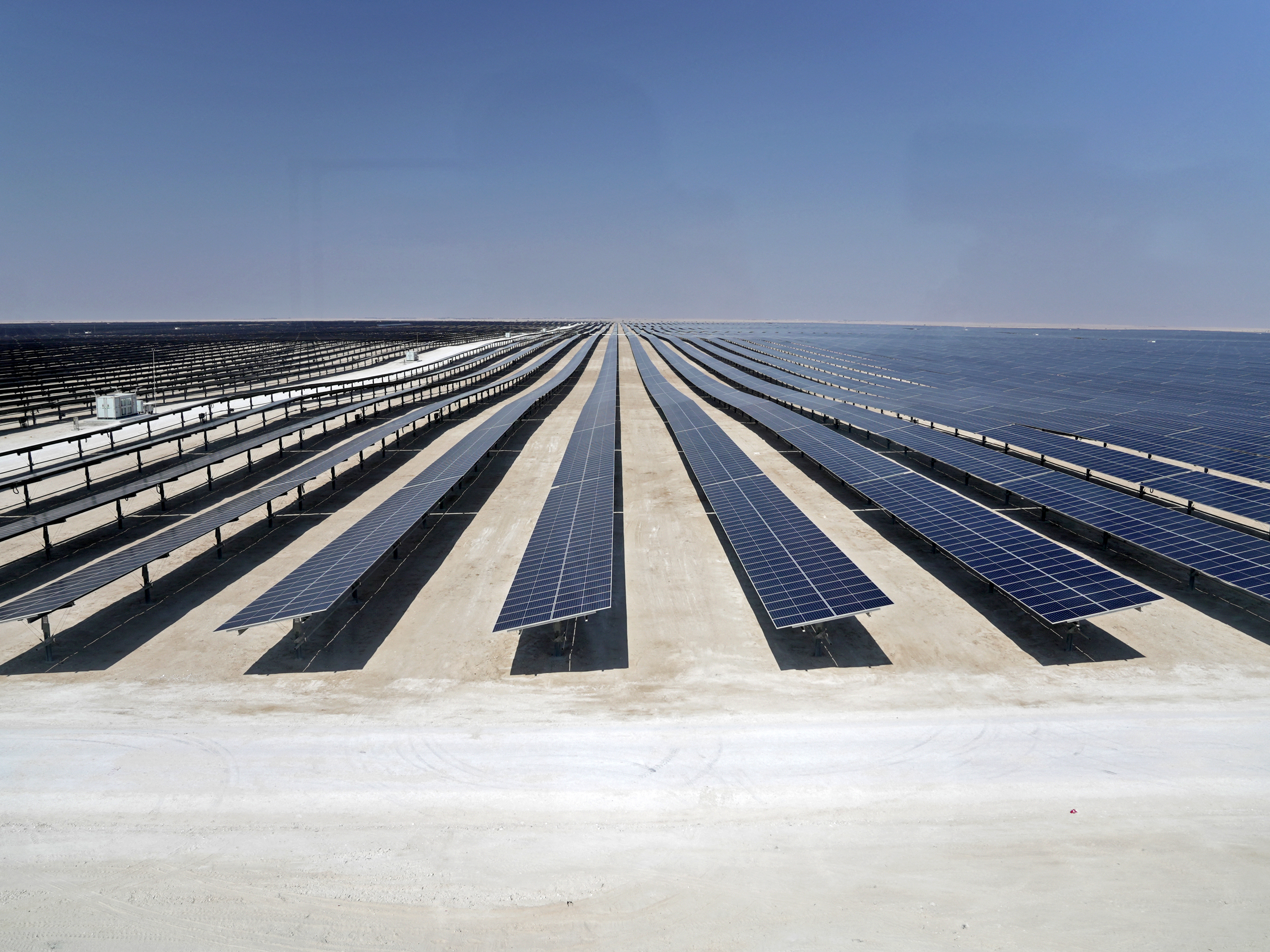 Catar inaugura su primera planta de energía solar