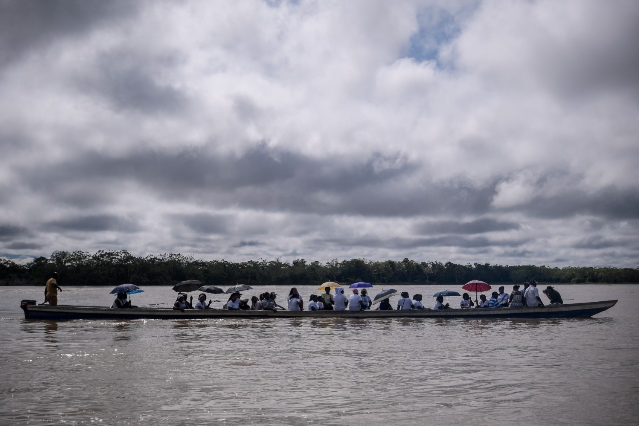 Más de 20 familias se desplazaron por el río Atrato este fin de semana para llegar hasta el casco urbano de Bellavista viejo, donde se llevó a cabo la conmemoración.
