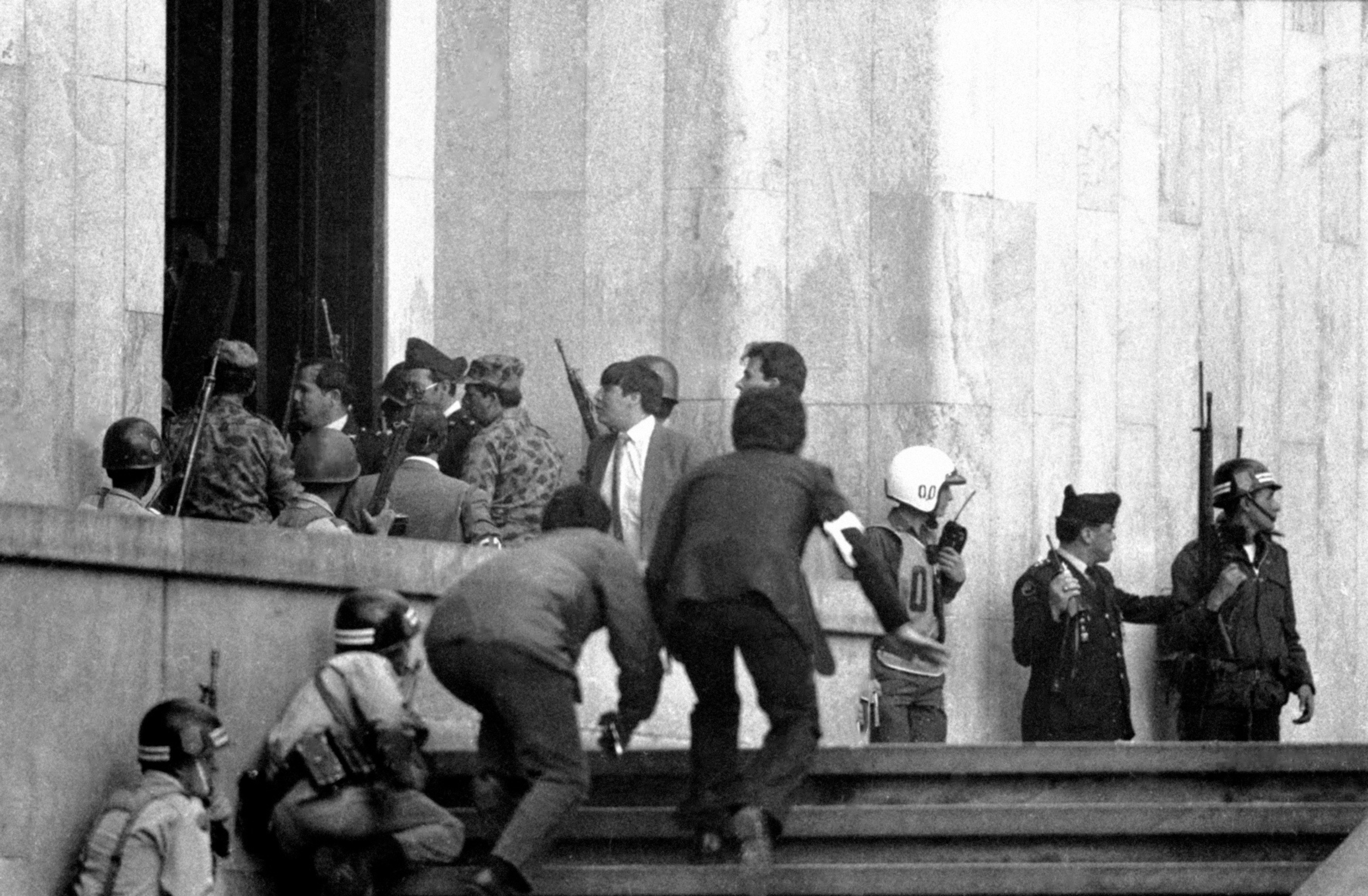 Por segunda vez, Fiscalía niega que magistrado Urán salió con vida del Palacio de Justicia