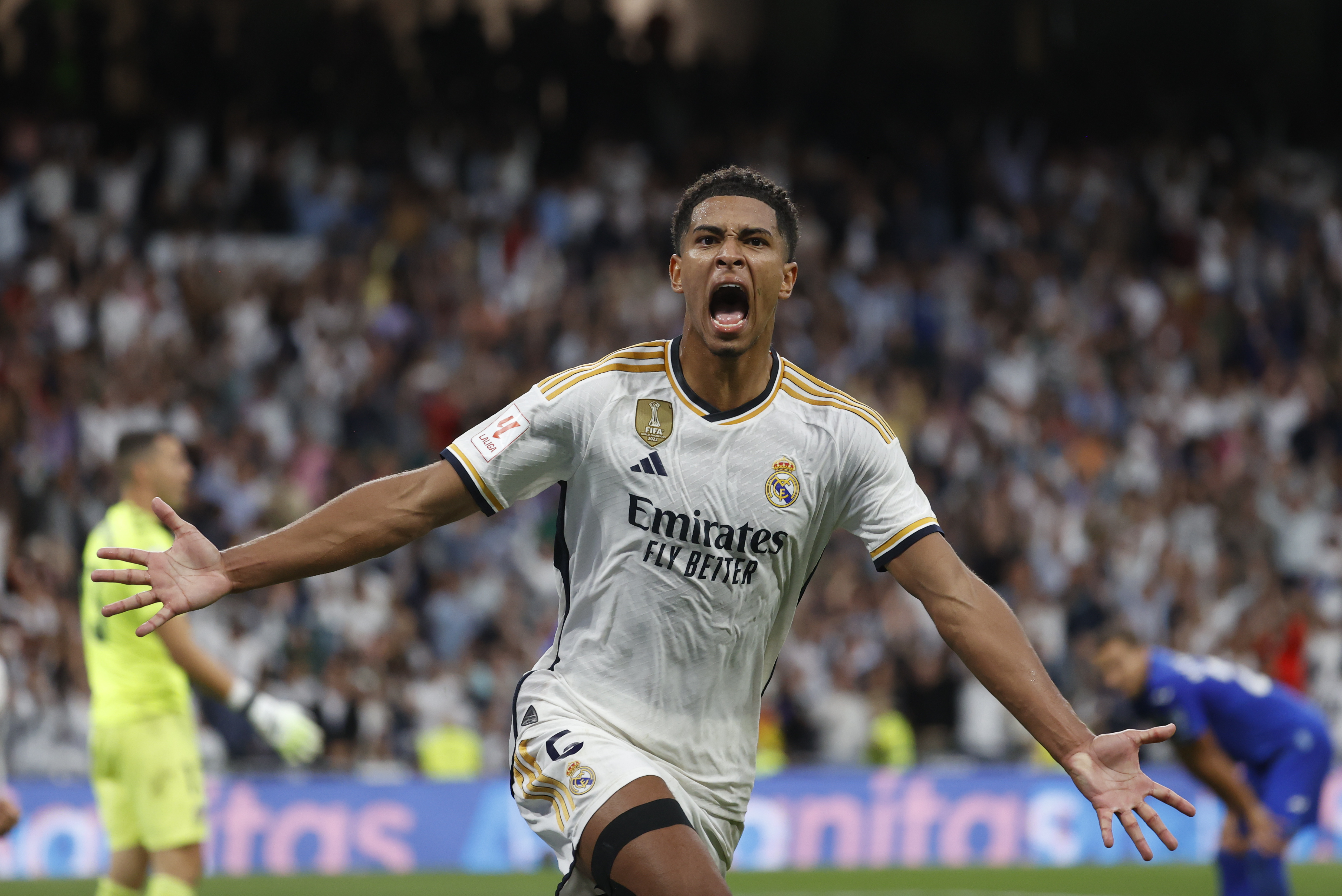 MADRID 02/09/2023.- El centrocampista inglés del Real Madrid Jude Bellingham celebra su gol durante el partido correspondiente a la jornada 4 de LaLiga que Real Madrid y Getafe SAD disputan este sábado en el Santiago Bernabéu. EFE/ Juan Carlos Hidalgo