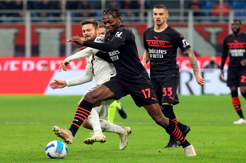 Milan venció a Torino y se afianzó en el liderato de la Serie A