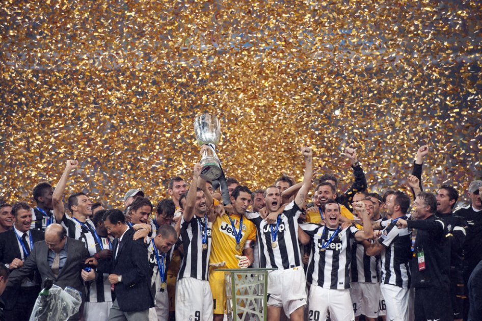 Juventus remonta y arrebata la Supercopa al Nápoles