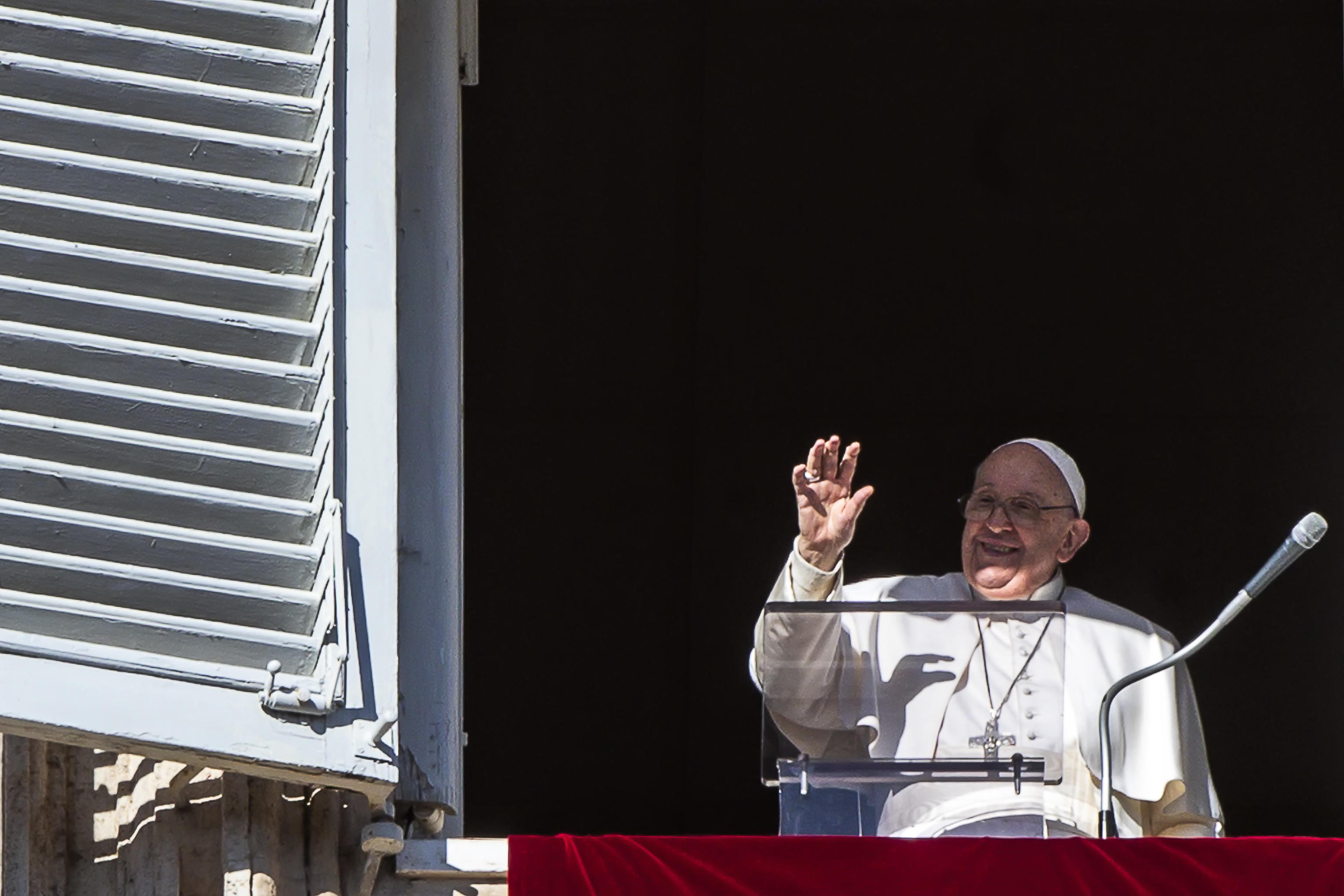 El papa autoriza bendecir (no casar) parejas del mismo sexo y unidas por lo civil