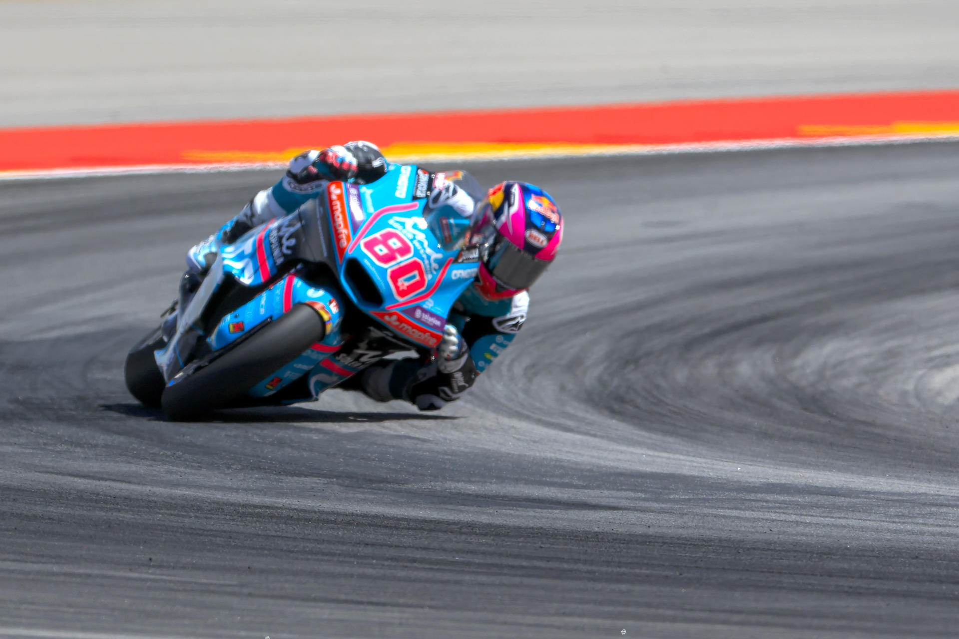 David Alonso sumó un nuevo podio en la Moto2: así fue su espectacular carrera