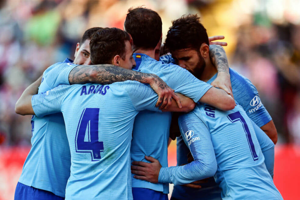 Atlético de Madrid ganó y dejó todo en manos de Barcelona