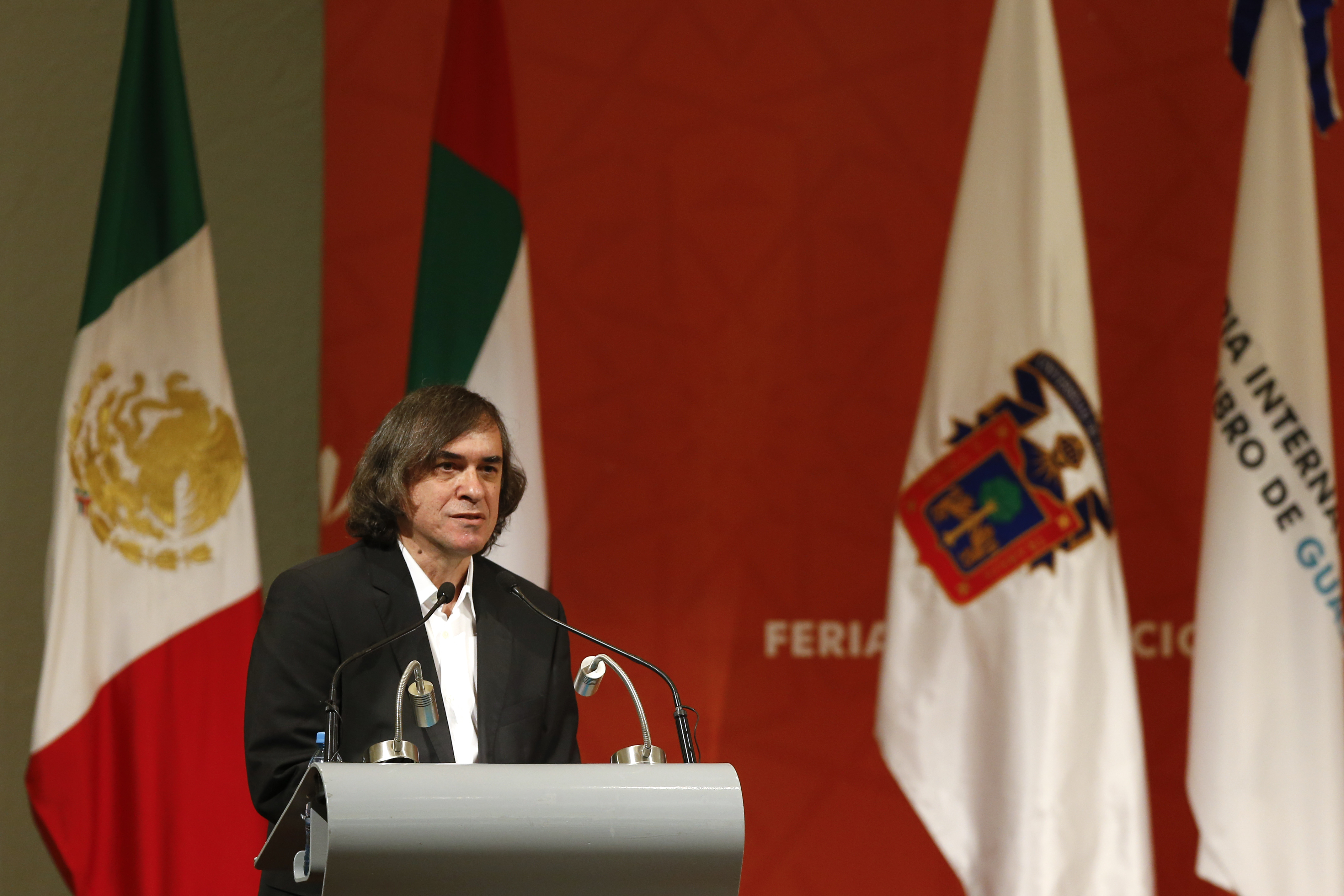 Mircea Cartarescu: “He escrito siempre poesía como una forma de libertad”