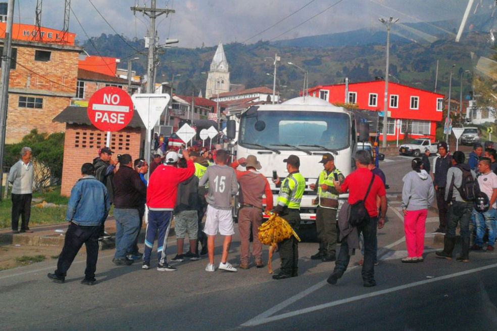Cierre total de la vía Bogotá-Villavicencio por plantón de habitantes en Chipaque