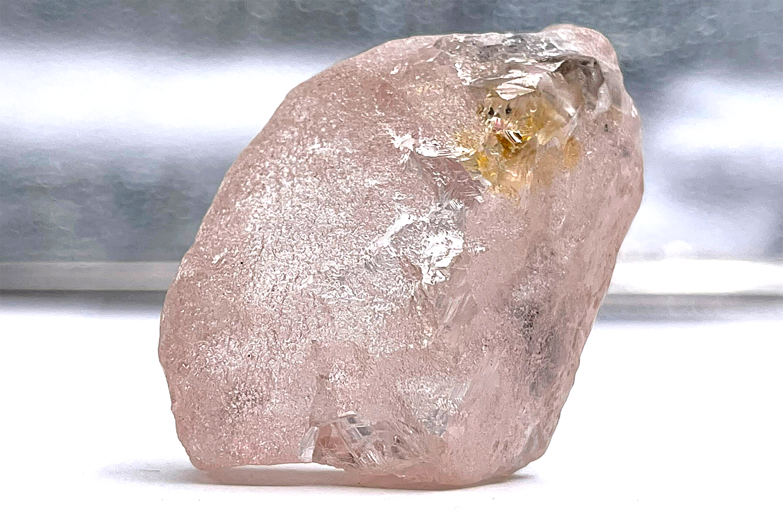 Desentierran diamante rosa en Angola que se cree que es el mayor visto en 300 años