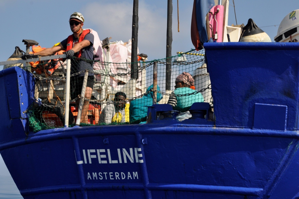 Italia insiste en no recibir inmigrantes y cierra sus puertos