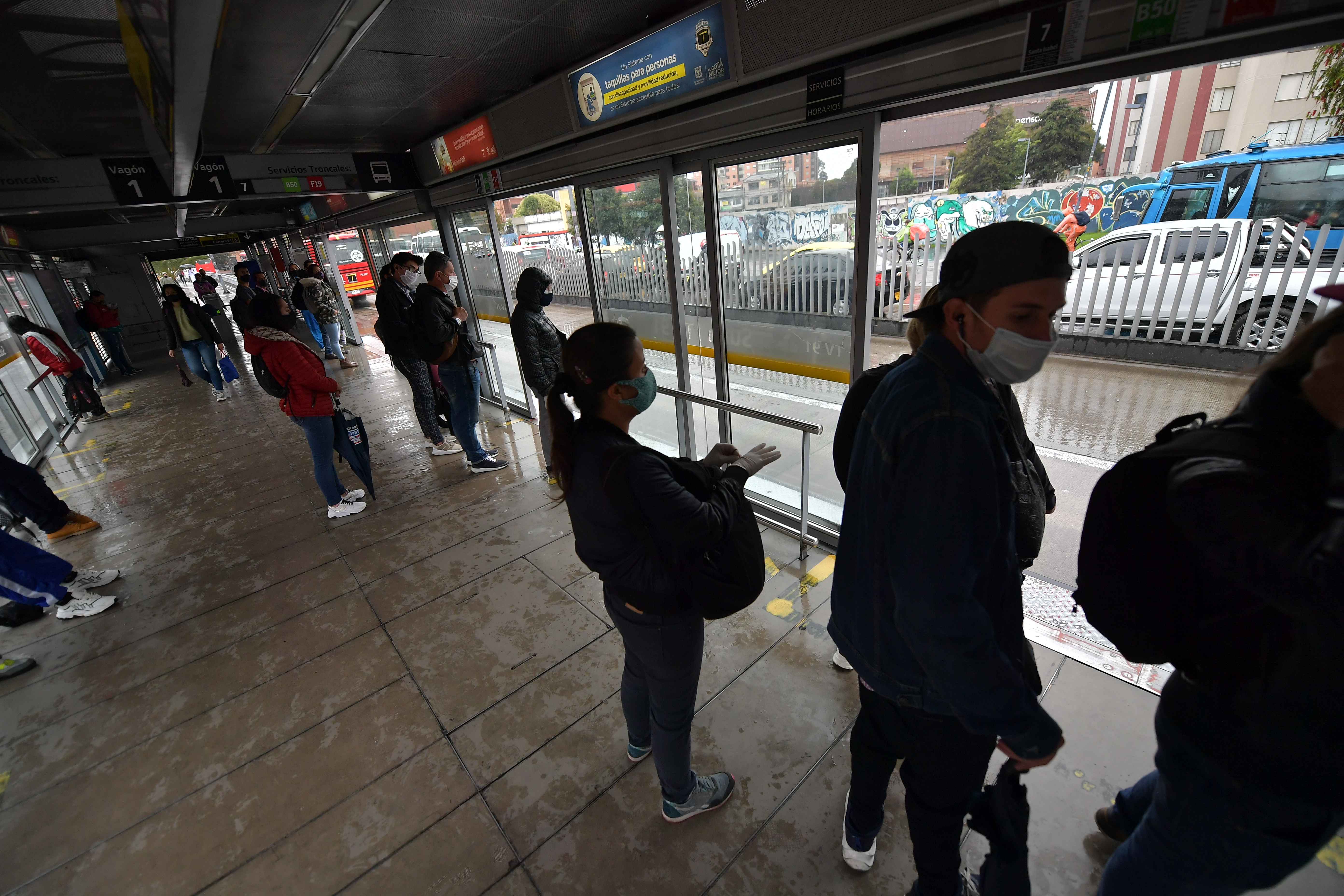 Se tomarán pruebas de COVID-19 PCR gratis en estaciones de Transmilenio
