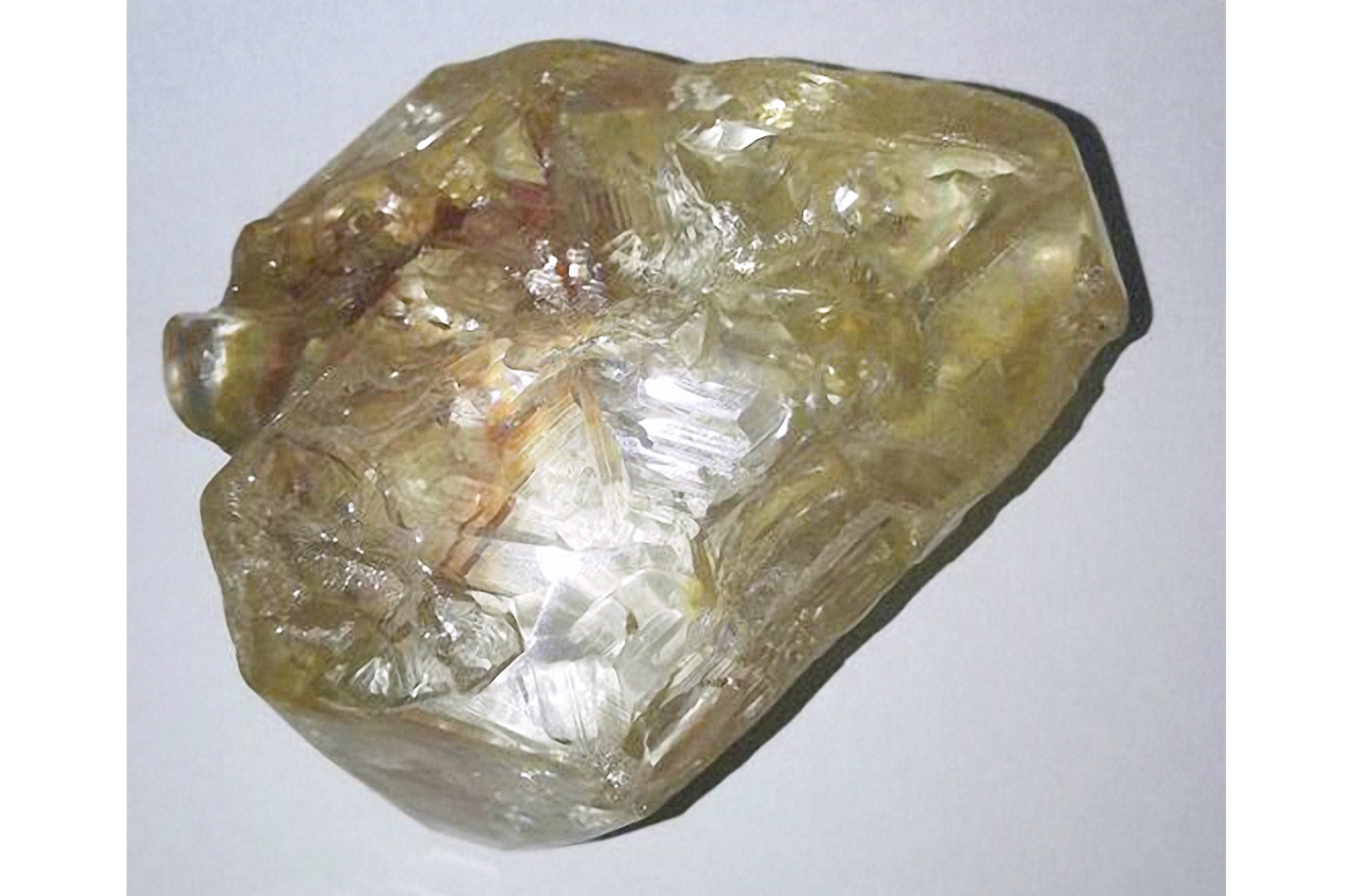 Hallan en Sierra Leona un diamante excepcional de más de 700 quilates