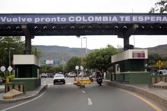 Al menos 200 mil colombianos afectados por cierre de frontera con Venezuela