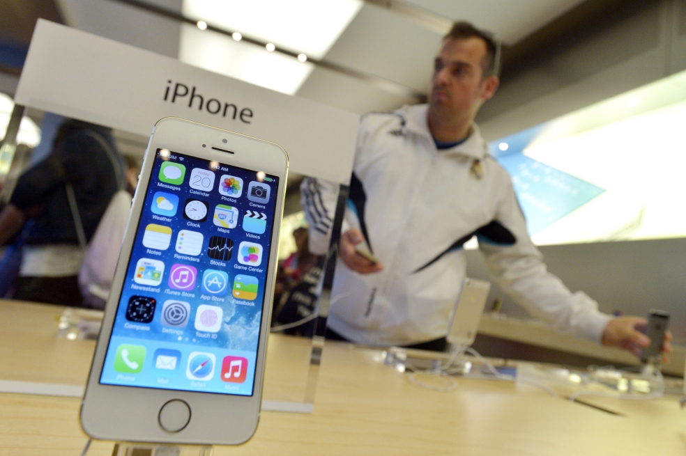 El iPhone SE fue lanzado en marzo de este año. / EFE