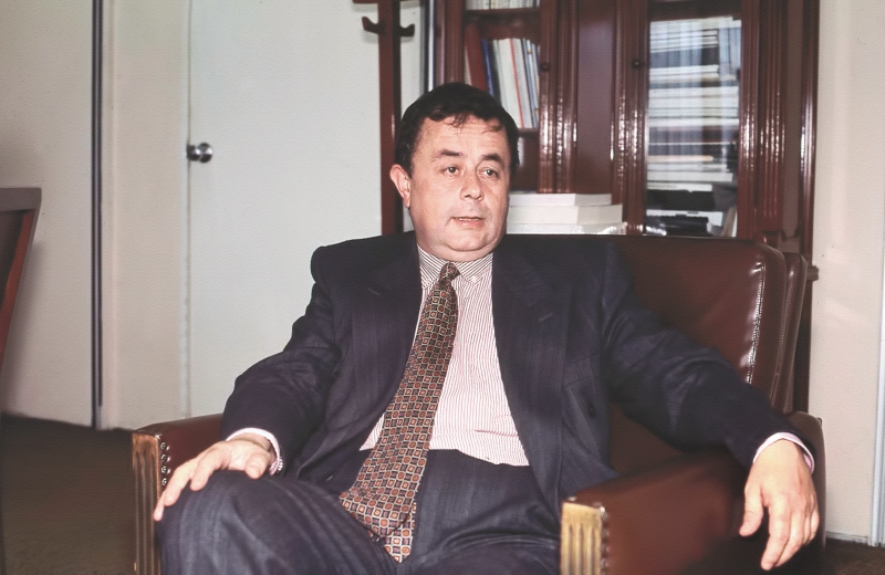José Luis Villaveces cuando era secretario de educación de Bogotá en 1995 / Archivo El Espectador