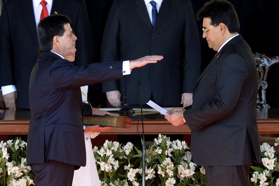 El empresario Horacio Cartes ene l juramento de su cargo./ AFP
