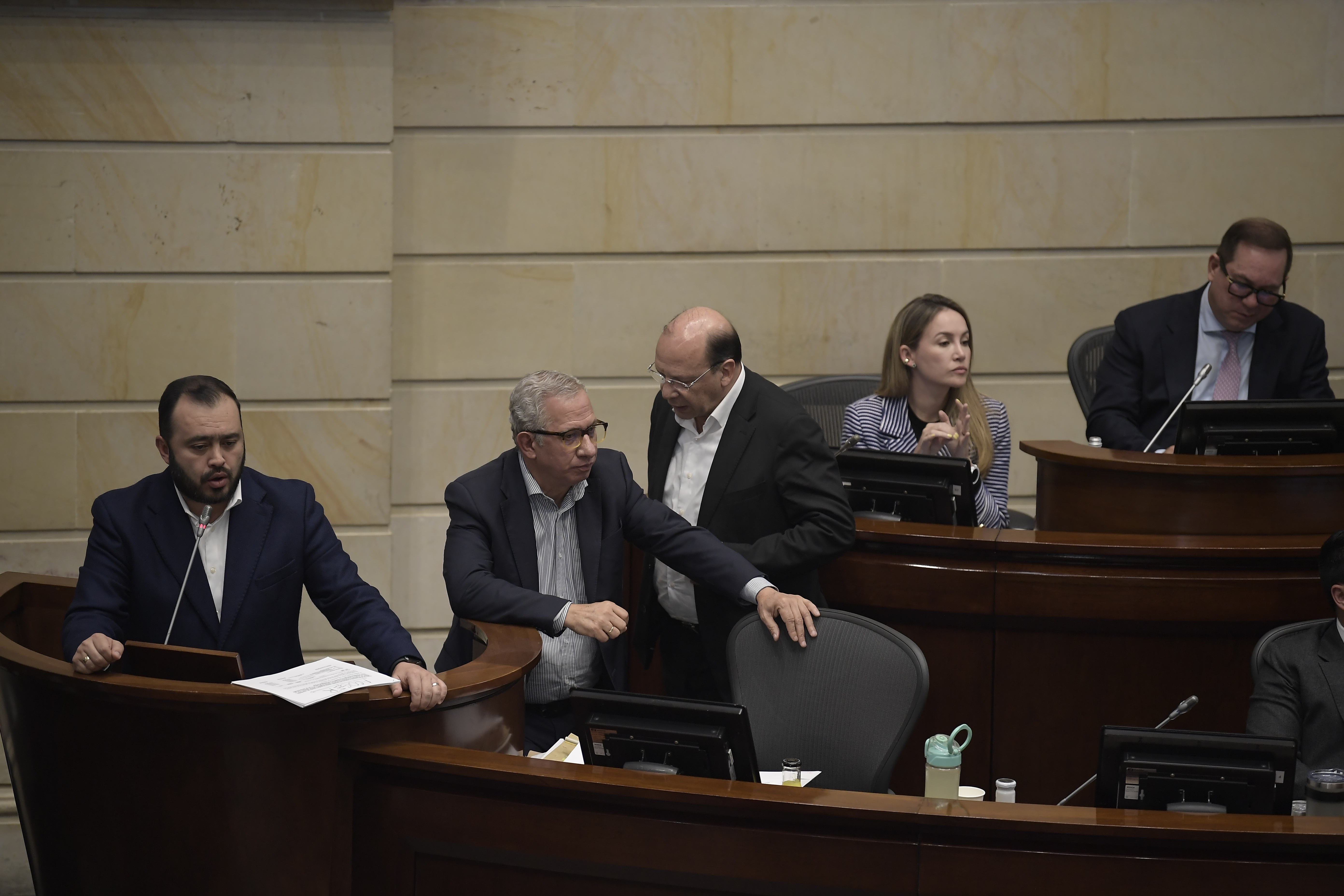 Plenaria del Senado aprobó control político a ministros de Petro por emergencia económica