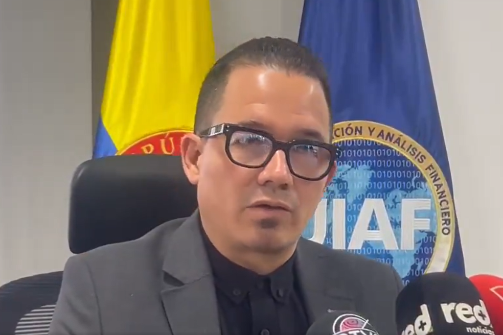 Abelardo de la Espriella retira a Wilmar Mejía de la dirección de la UIAF