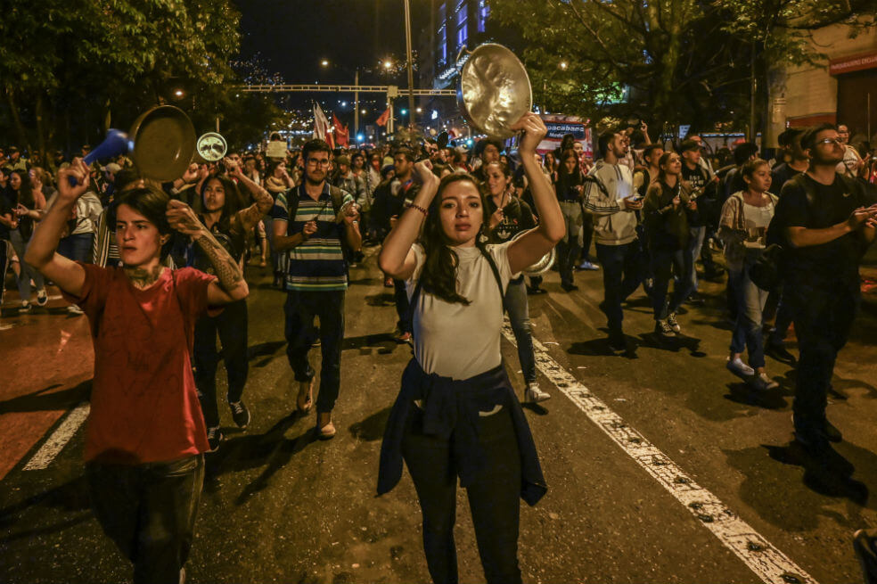 Cacerolazo: la «banda sonora» de la protesta latinoamericana