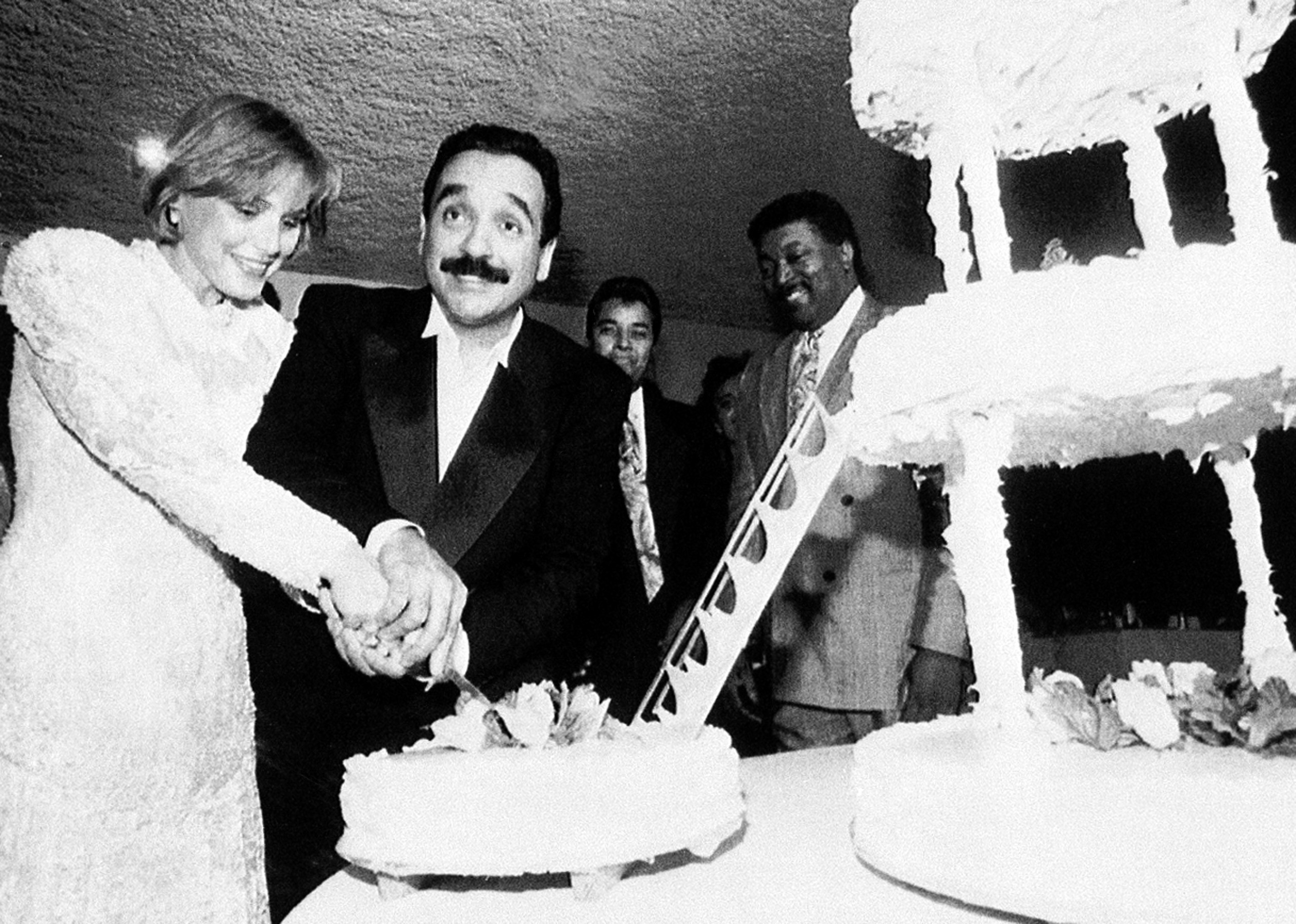 Willie Colón y Julia Craig se casaron en Cancún. Celia Cruz y Jhonny Ventura, colegas y amigos del artista, fueron sus testigos.