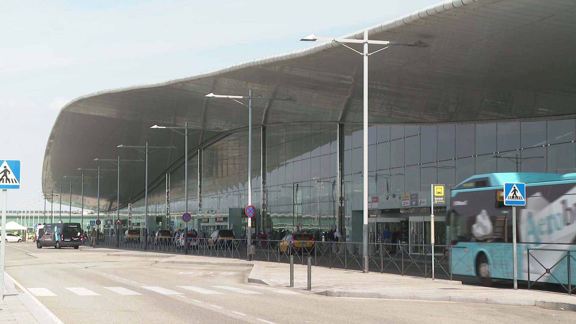Una fuga radioactiva en un avión enciende las alertas en aeropuerto de Barcelona