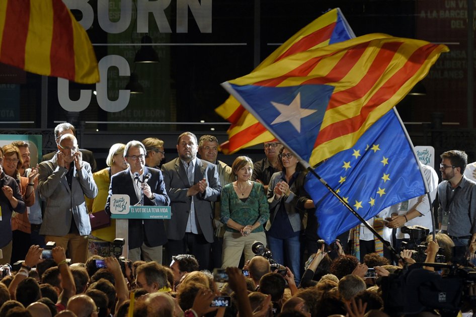 Alcaldesa de Barcelona pide mediación de Unión Europea en la crisis catalana