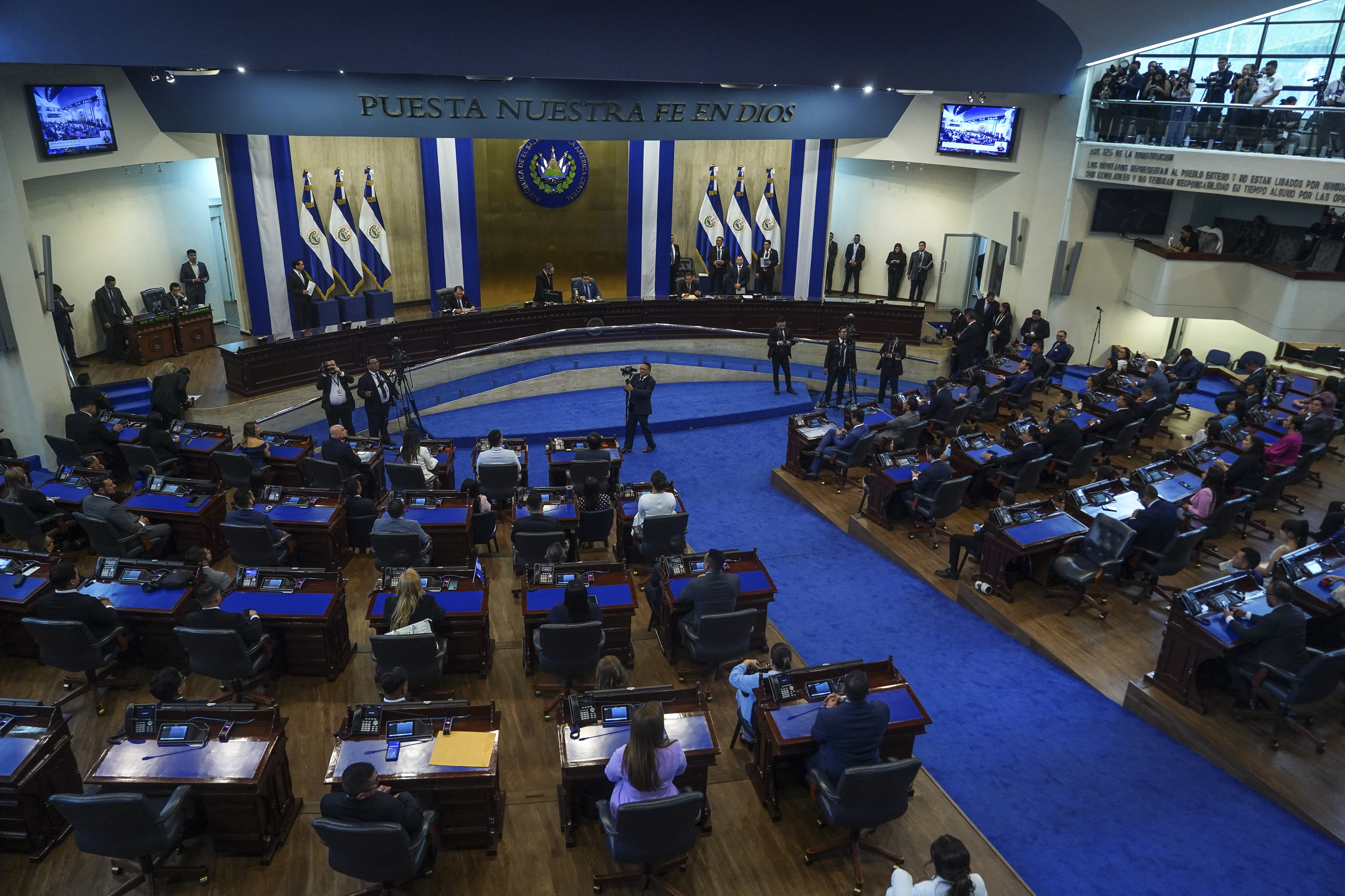 Deputies vote during the inaugural session of the Legislative Assembly for the 2024–2027 term in San Salvador on May 1, 2024.