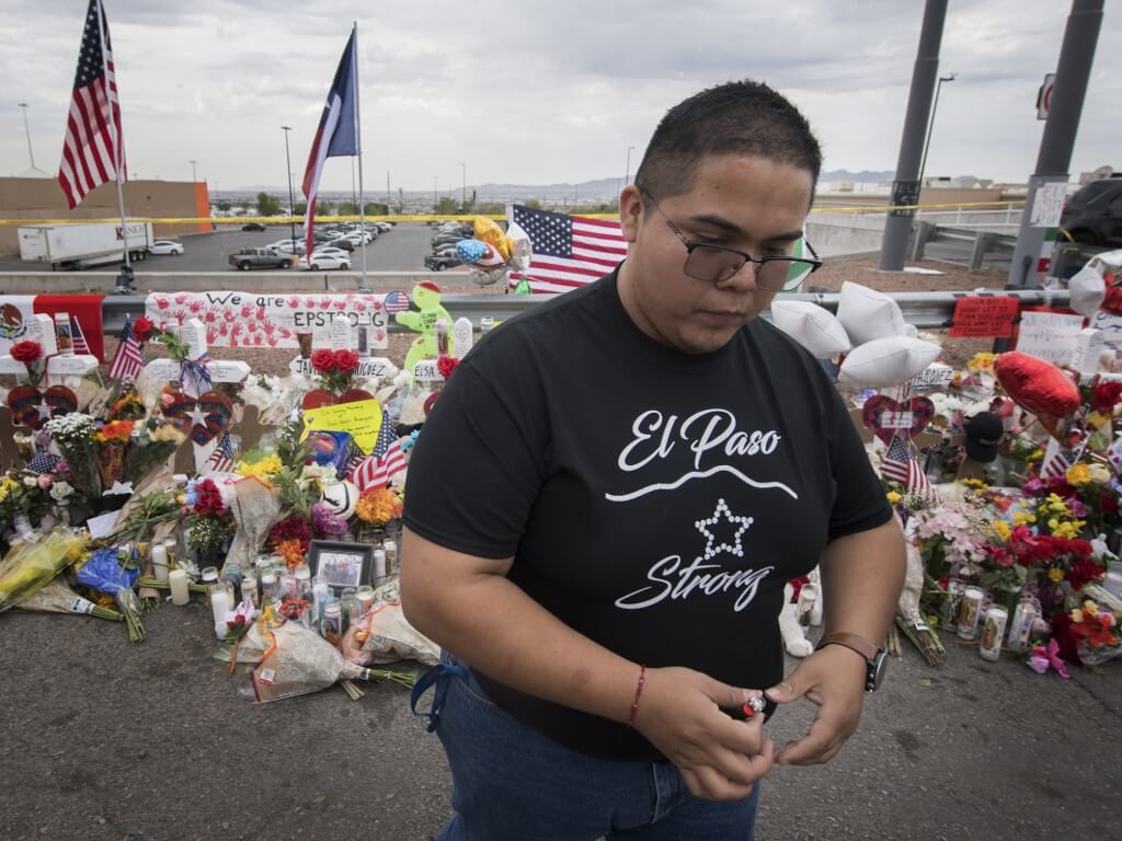 Sumido en el duelo tras la matanza, El Paso rechaza la visita de Trump