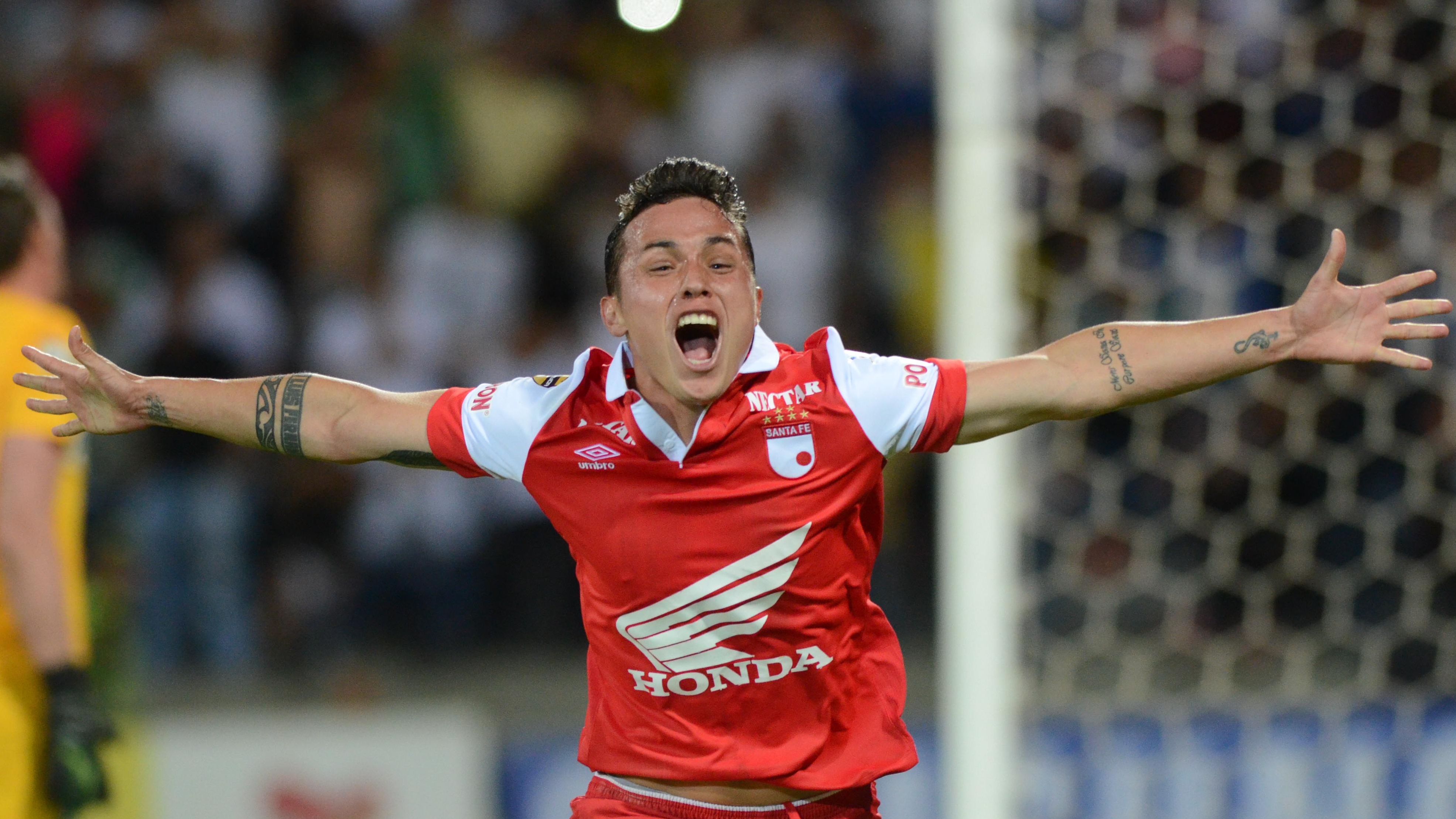 Luis Manuel Seijas celebra su gol del triunfo 1-0 sobre Atlético Nacional en la última fecha de los cuadrangulares en el Atanasio Girardot. Un tanto que le dio a Santa Fe la Liga 2014 y abrió el camino hacia la histórica Copa Sudamericana 2015.