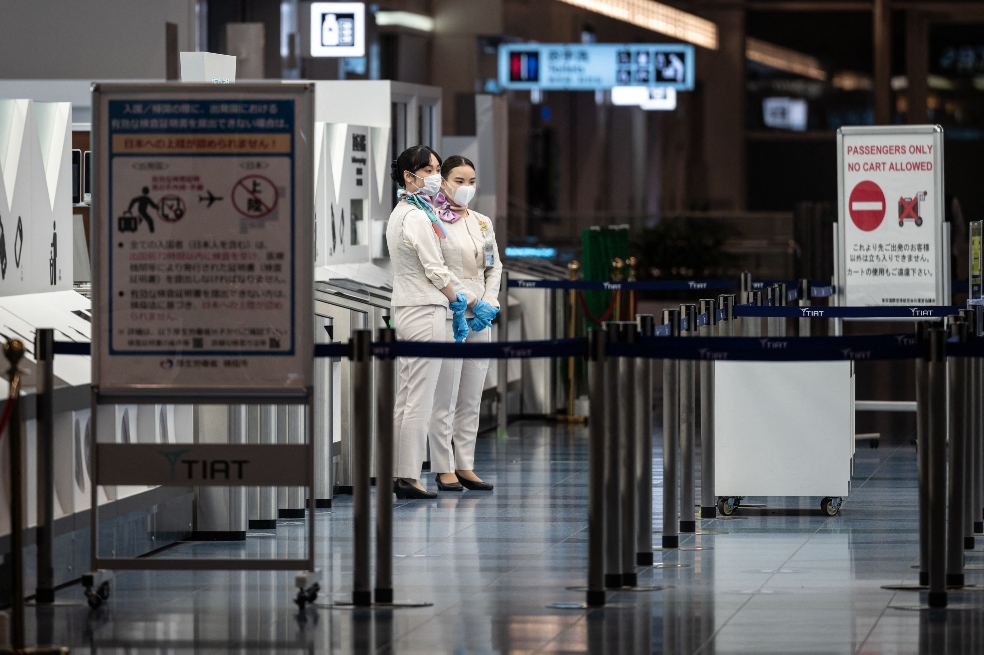 Más países imponen restricciones de viaje por variante ómicron del covid-19