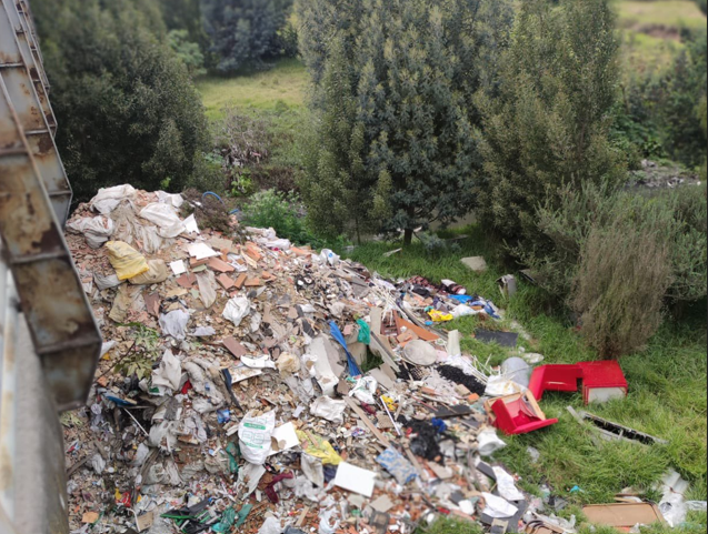 Hallan más de 250 toneladas de escombros en humedal Tingua Azul en Bogotá