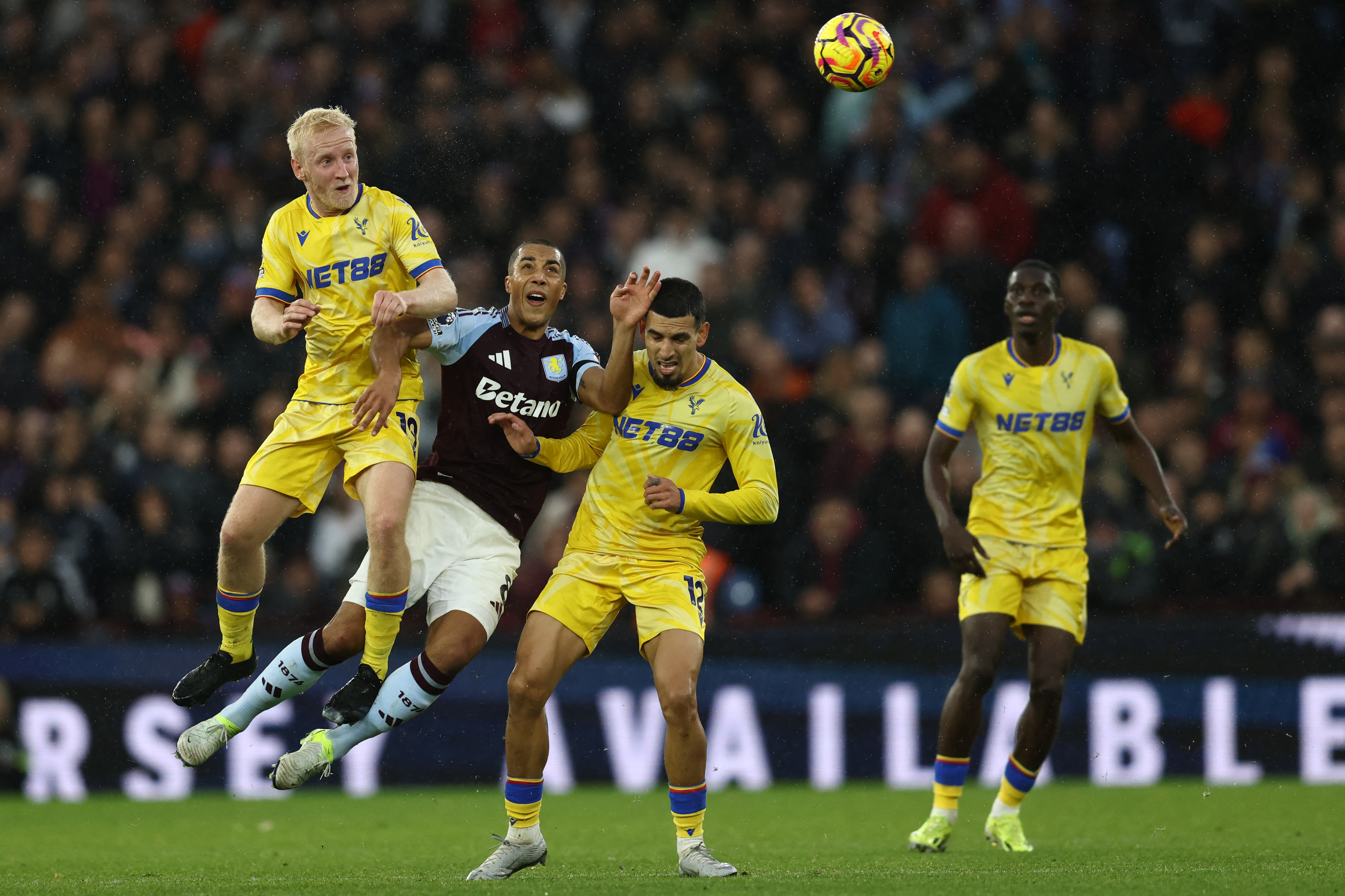 Aston Villa y Crystal Palace empatan 2-2 en la Premier League: vea los goles