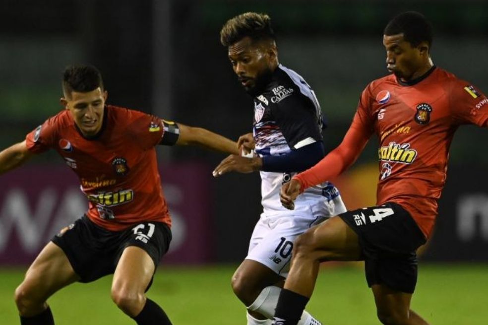 Múltiples contagios de COVID-19 en Caracas FC, rival de Júnior en Libertadores