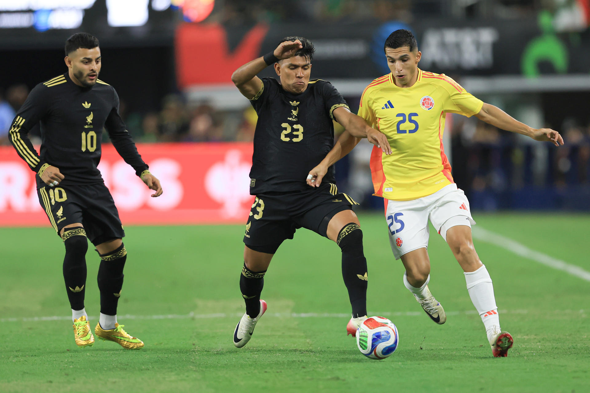 Boca Juniors tiene en la mira a otro colombiano tras la caída del fichaje de Hinestroza