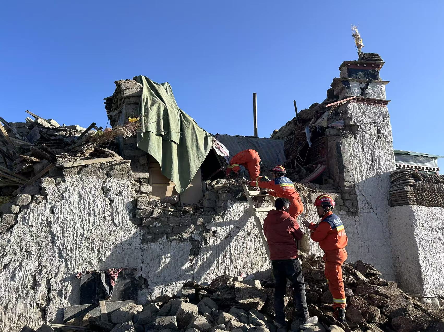 Al menos un centenar de muertes por un fuerte sismo en  Tíbet