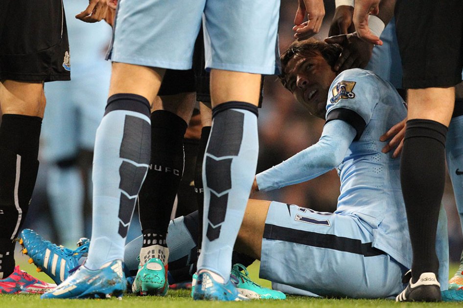 Por problemas de ligamentos, David Silva estará ausente de tres a cuatro semanas