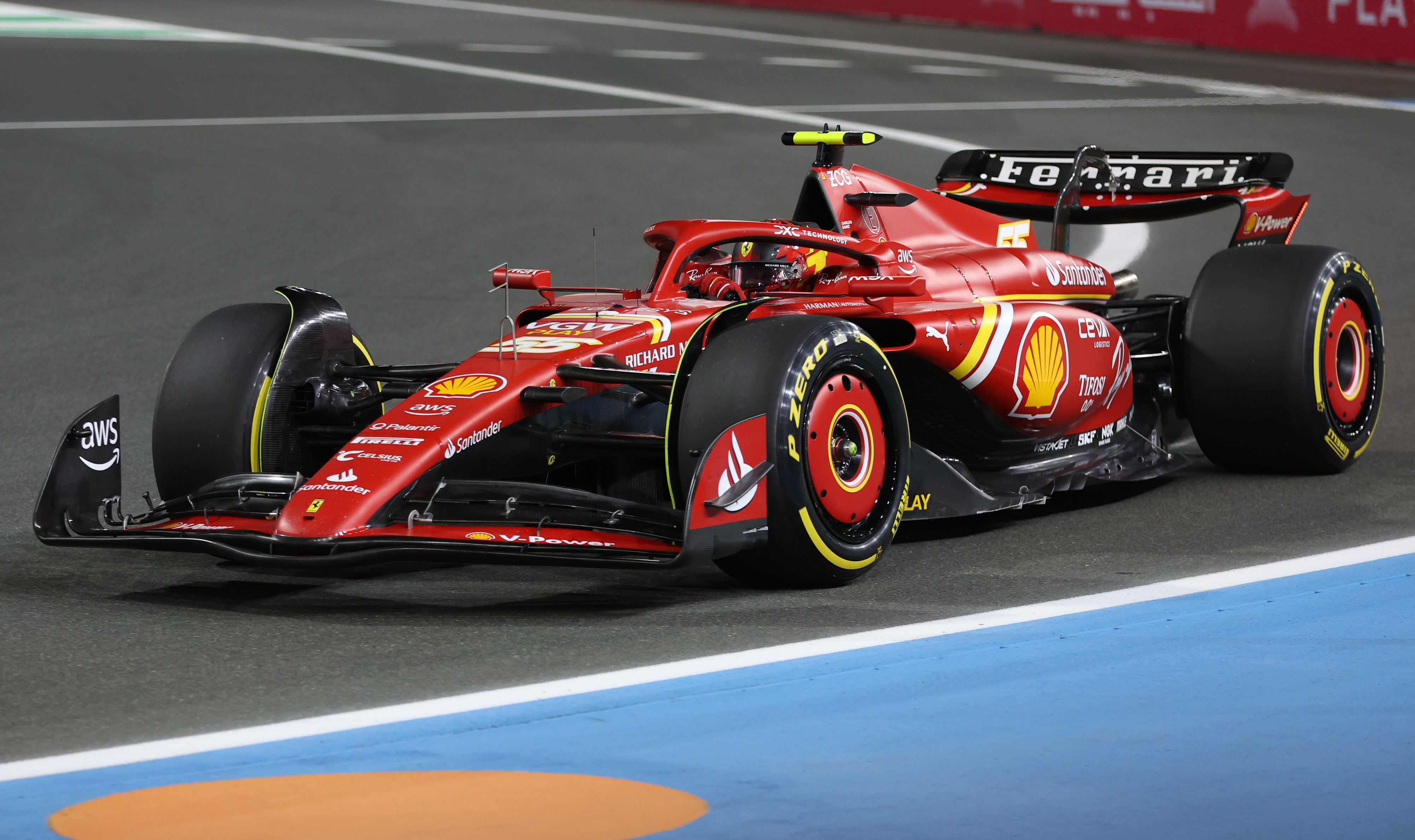 Jeddah (Saudi Arabia), 07/03/2024.- Spanish driver Carlos Sainz Jr of Scuderia Ferrari steers his car during a practice session for the Formula One Saudi Arabia Grand Prix, at the Jeddah Corniche Circuit in Jeddah, Saudi Arabia, 07 March 2024. The 2024 Saudi Arabia Formula 1 Grand Prix is held on 09 March. (Fórmula Uno, Arabia Saudita) EFE/EPA/ALI HAIDER