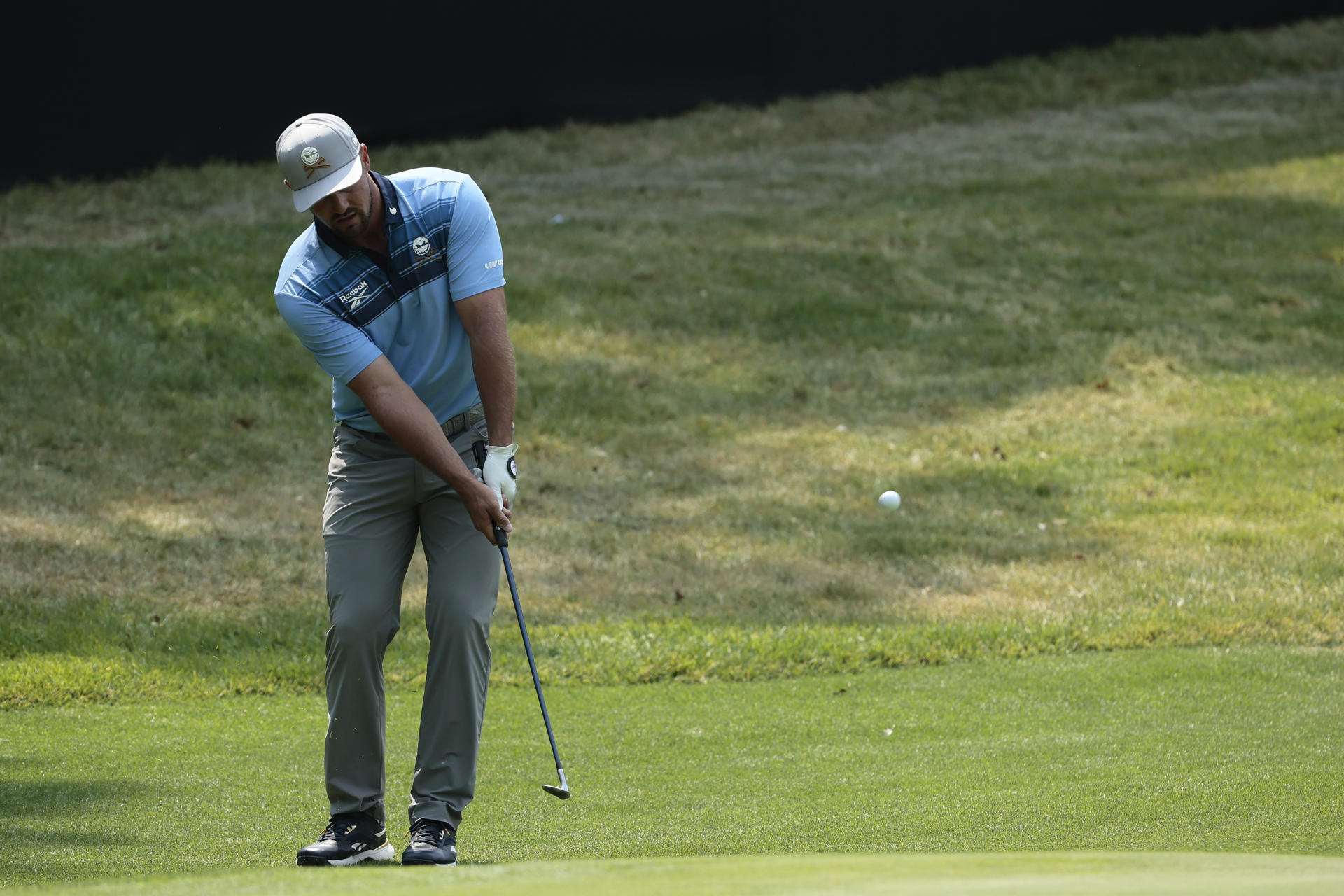 MEX00. CIUDAD DE MÉXICO (MÉXICO), 25/04/2025.- El estadounidense Bryson DeChambeau del equipo Crushers GC compite este viernes, durante la primera ronda del torneo LIV Golf Ciudad de México que se realiza en el Club de Gol Chapultepec, en Ciudad de México (México). EFE/José Méndez