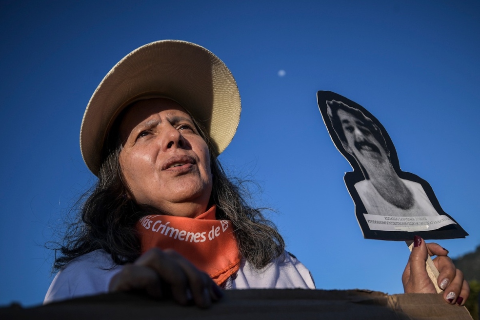 Pie de foto: Luz Marina Hache fue una de las voces que lideró el plantón durante la ceremonia del Museo de Memoria.