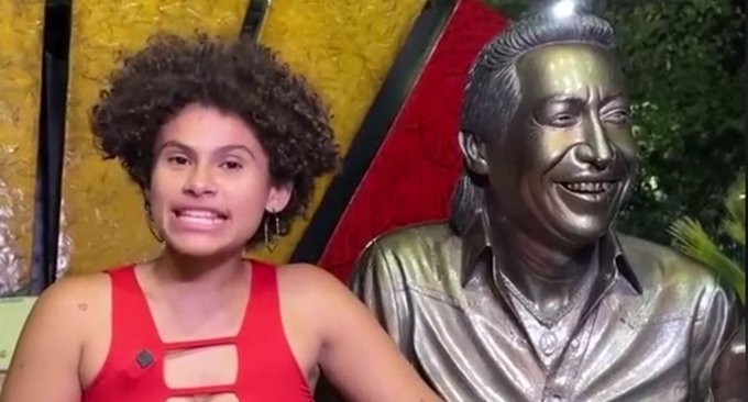 Mujer dice estar embarazada de la estatua de Diomedes Díaz: “Me toman por loca”