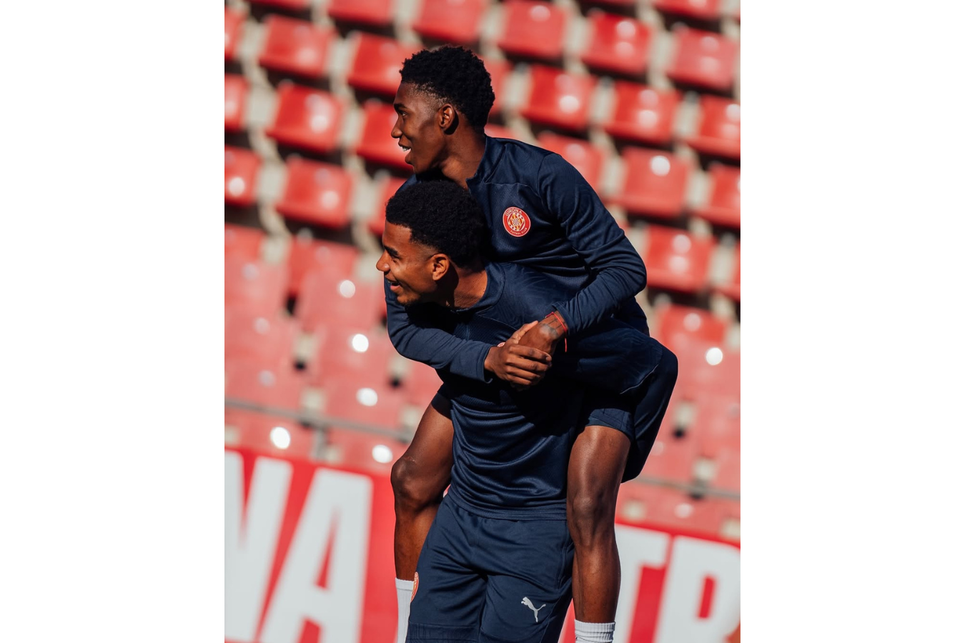 Los colombianos Yaser Asrpilla (arriba) y Jhon Solis, jugadores del Girona.