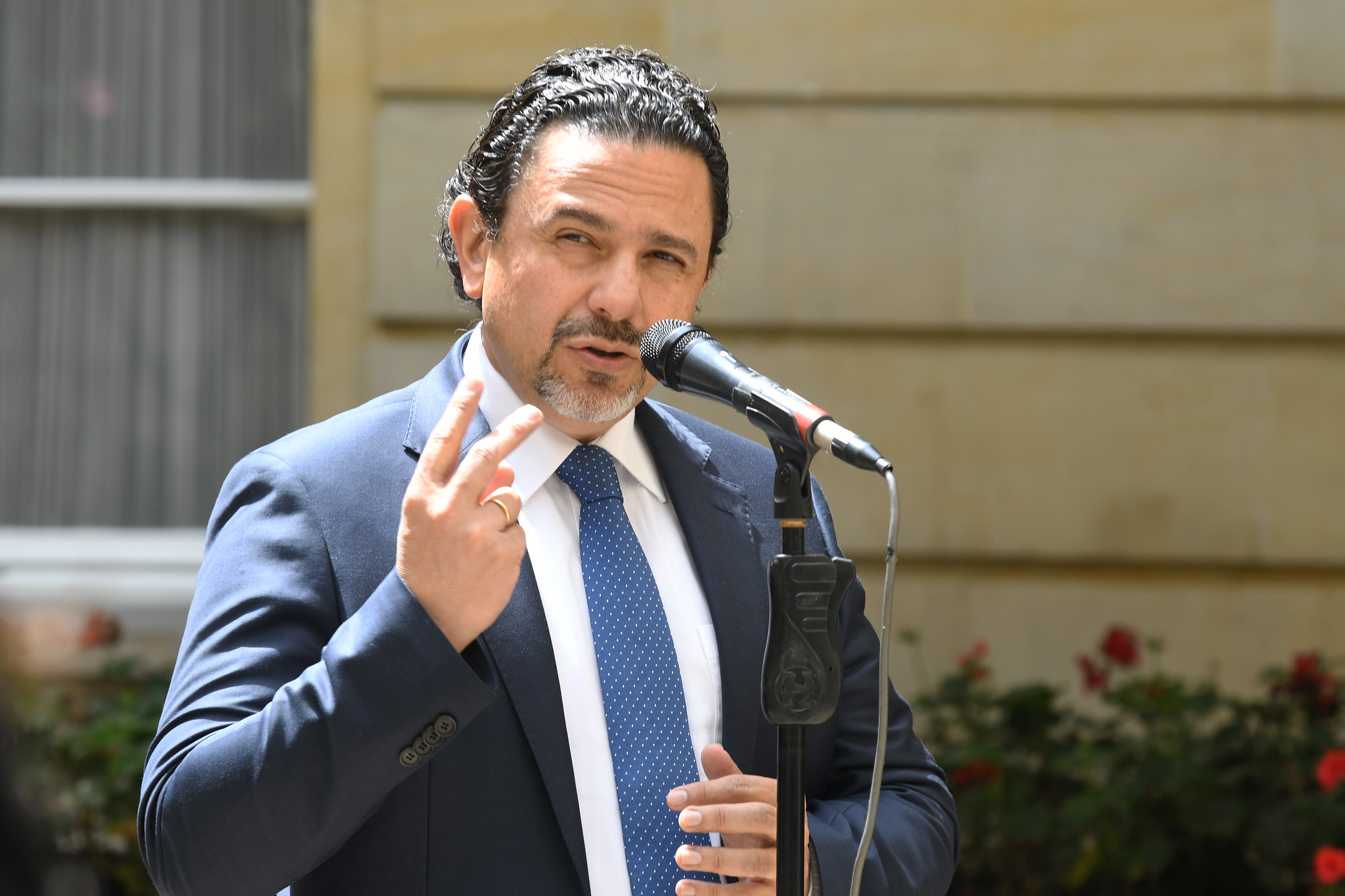 “No hay líneas rojas para dialogar”: Miguel Ceballos