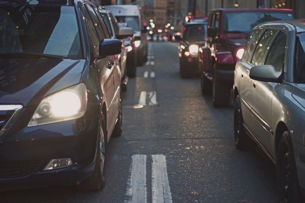 Conductor ebrio causa aparatoso accidente en Cali