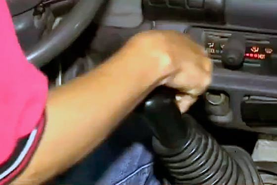 Vía a las afueras de Barranquilla, una pesadilla para conductores de bus