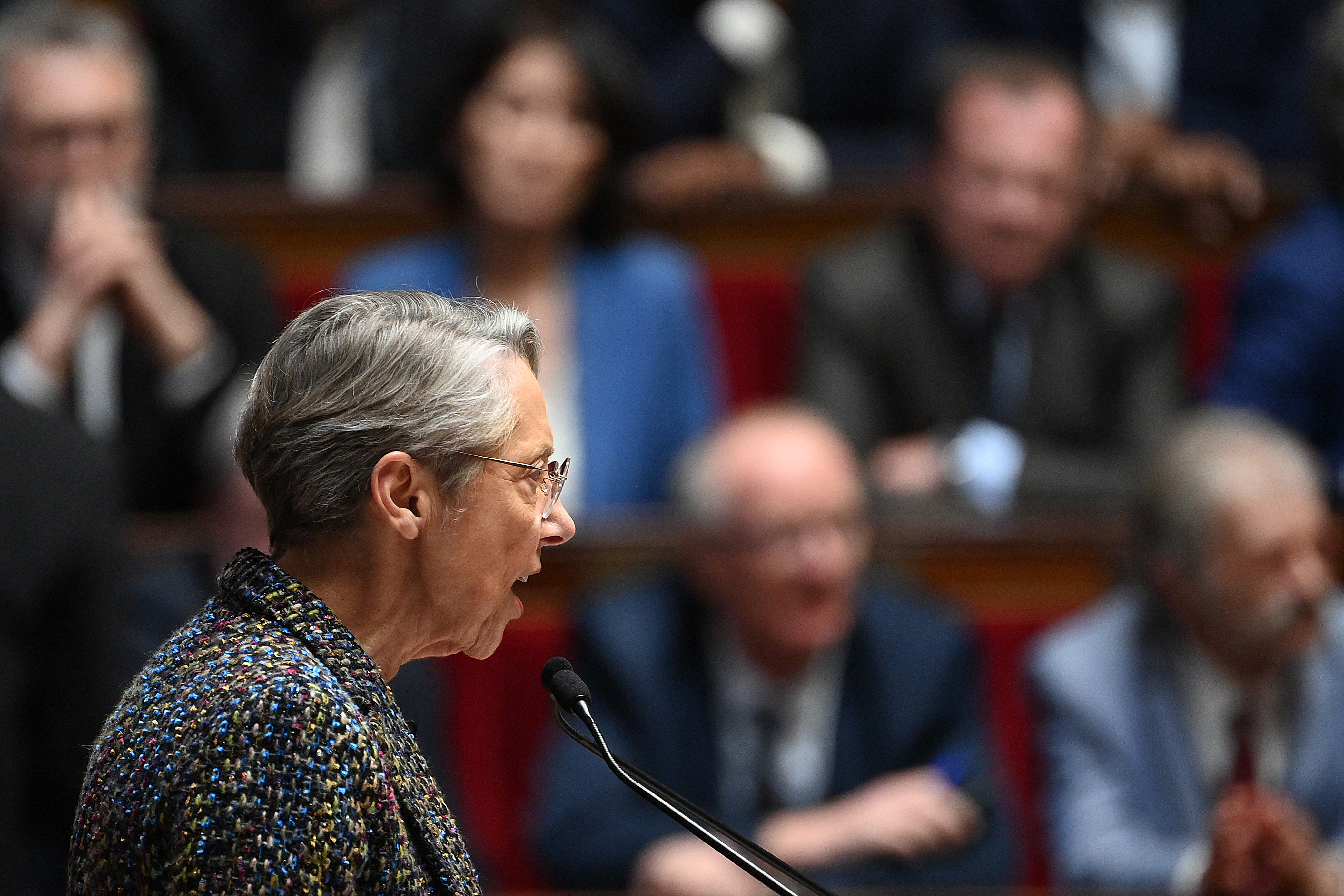 Gobierno de Francia impone por decreto la reforma pensional