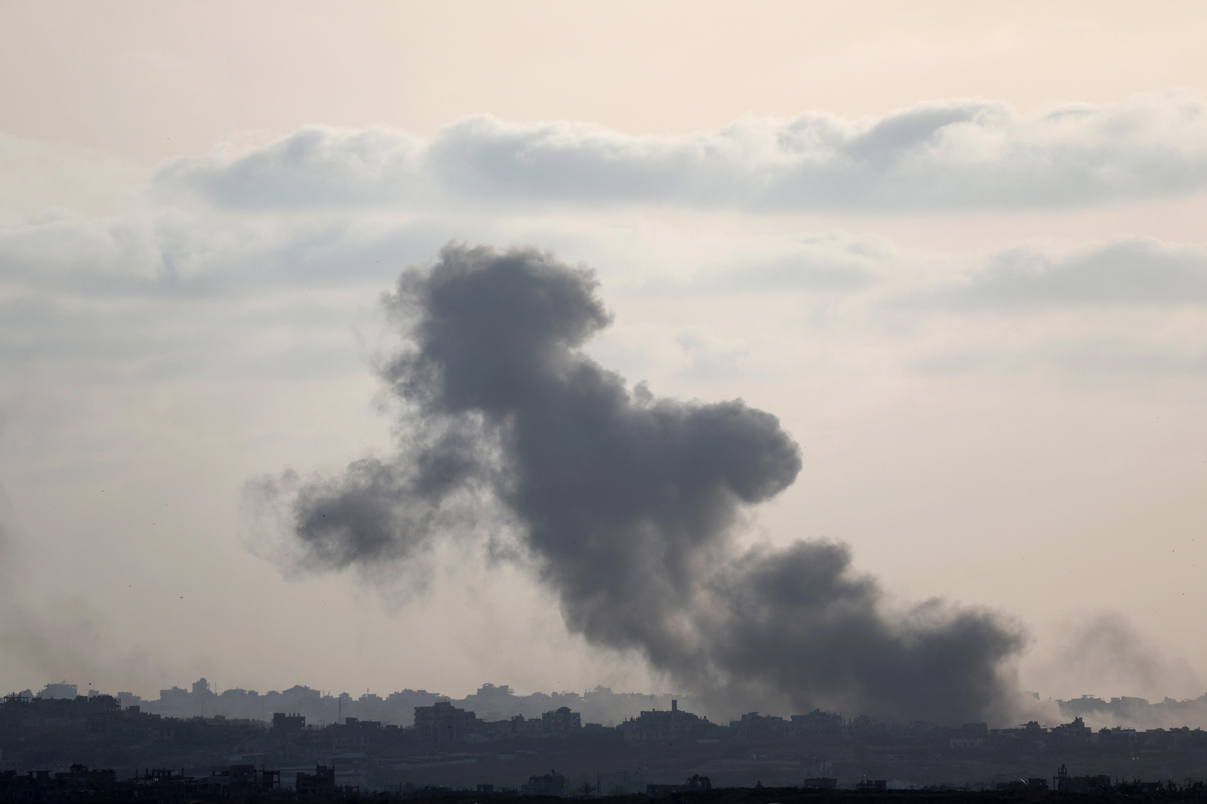 Undisclosed (Israel), 28/05/2024.- Smoke rises following an Israeli airstrike on the Gaza Strip, as seen from an undisclosed location in southern Israel, 28 May 2024. More than 36,000 Palestinians and over 1,400 Israelis have been killed, according to the Palestinian Health Ministry and the Israel Defense Forces (IDF), since Hamas militants launched an attack against Israel from the Gaza Strip on 07 October 2023, and the Israeli operations in Gaza and the West Bank which followed it. EFE/EPA/ATEF SAFADI